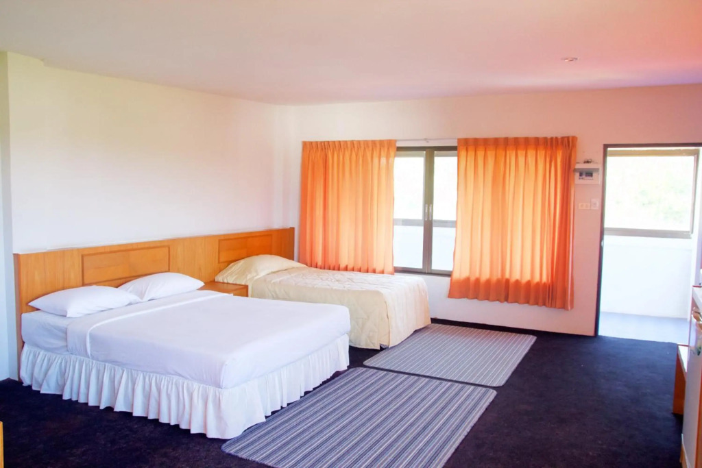 Sichang Shine Khao Resort