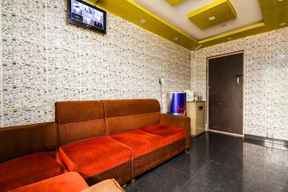 Spot on 48301 Thirumala Boarding & Lodge
