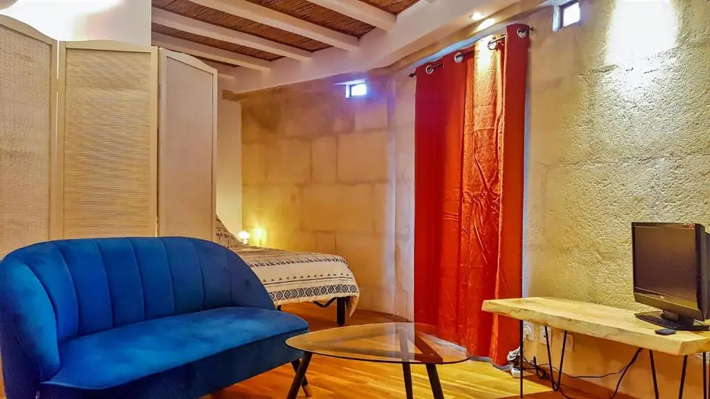 Studio avec terrasse sur l'Amphithéâtre (arènes)