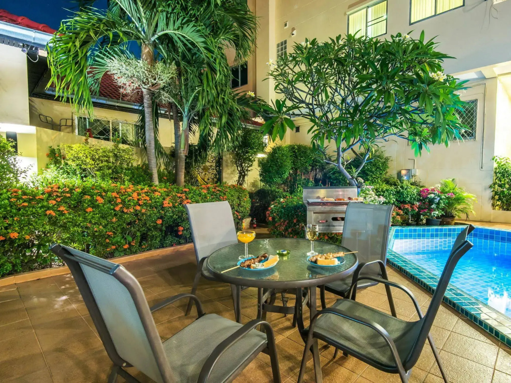 BUTTERFLY GARDEN BOUTIQUE RESIDENCES Apts and villas, A Lifestyle Destination Ex Lg 1-3 bedroom units , Full kitchen, 2 Full bathrooms, Rain shower, Spa bath, FREE BBQ, Free fast fiber optic WIFI, Staff 24-7