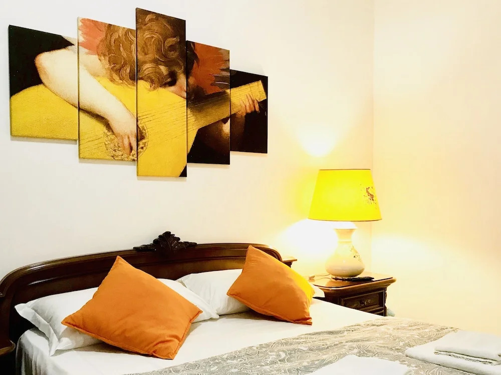 4 Bed-sleeps 8-central Rome-5 Min to Colosseum