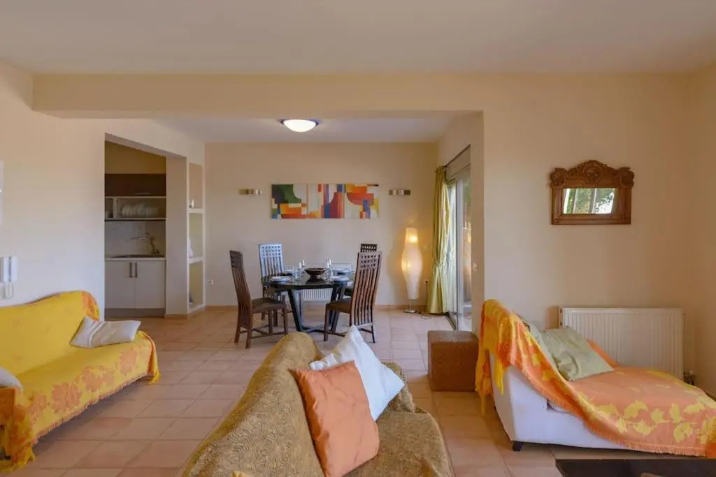 2 Bedroom Villa, Pool, Sea Views, Agios Nikolaos,