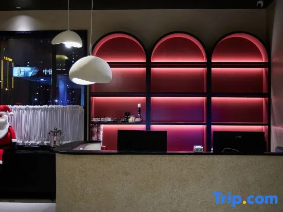Too Hen not too late designer hotel