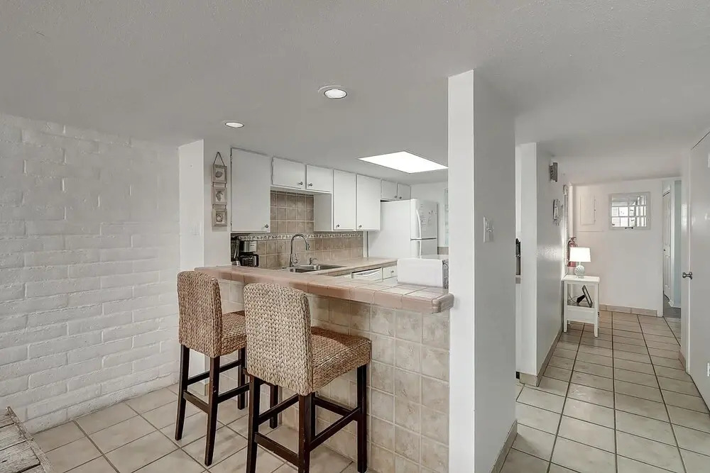 Sunny Beaches 3 Bedroom Condo by RedAwning