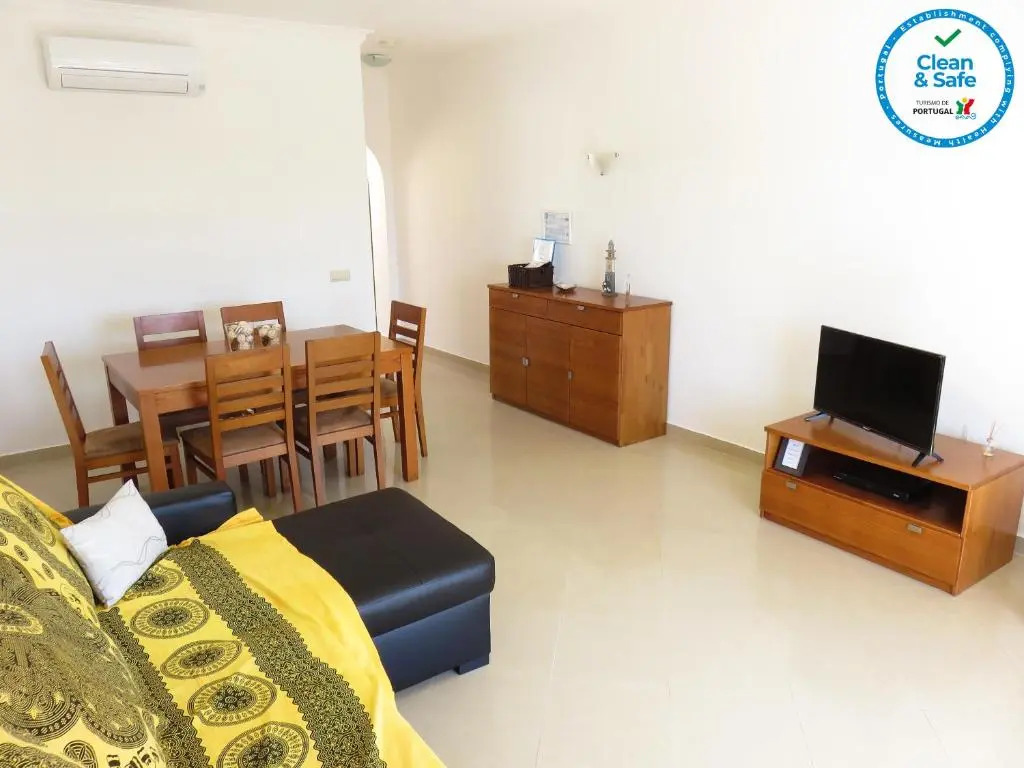 Apartamento T1 com vista mar perto da Praia N.ª Sra. da Rocha
