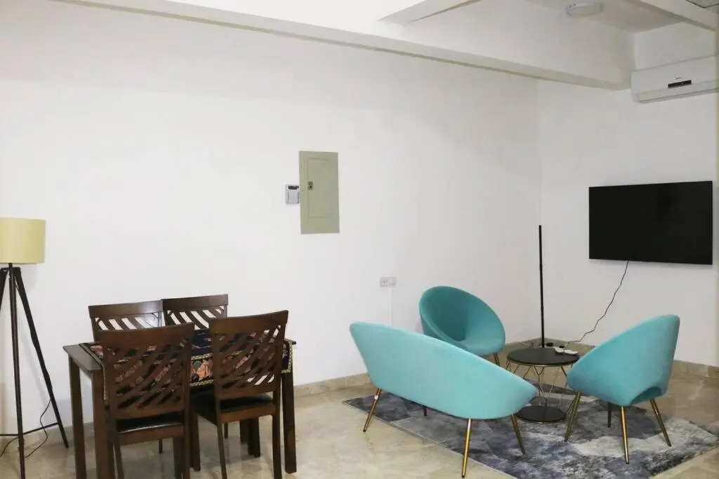 Serviced 2 bedroom apartment , with lovely view.