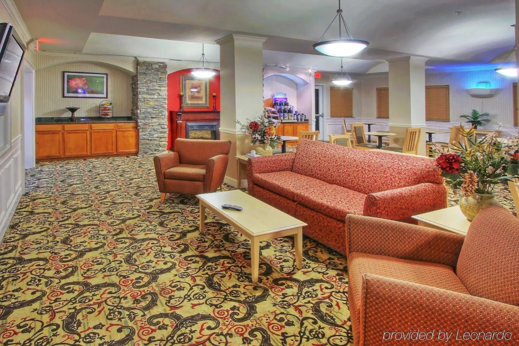 Holiday Inn Express & Suites Portales by IHG