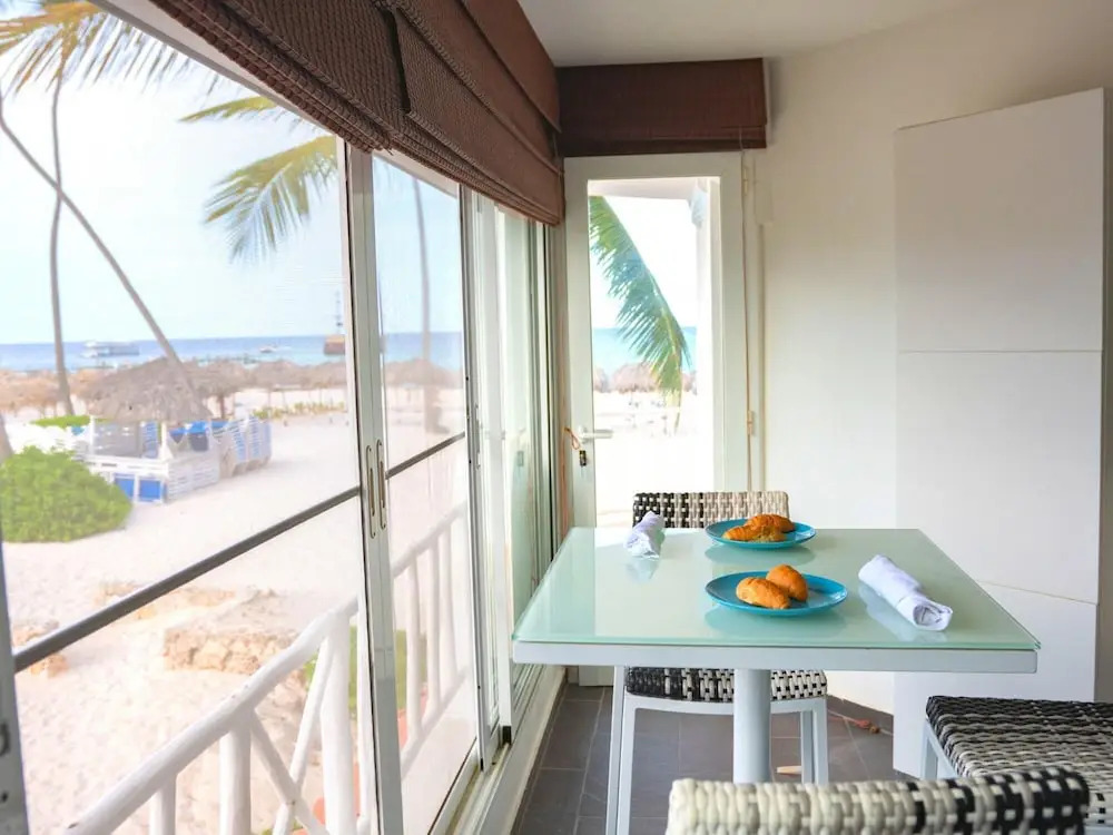 Los Corales Beach Front E101