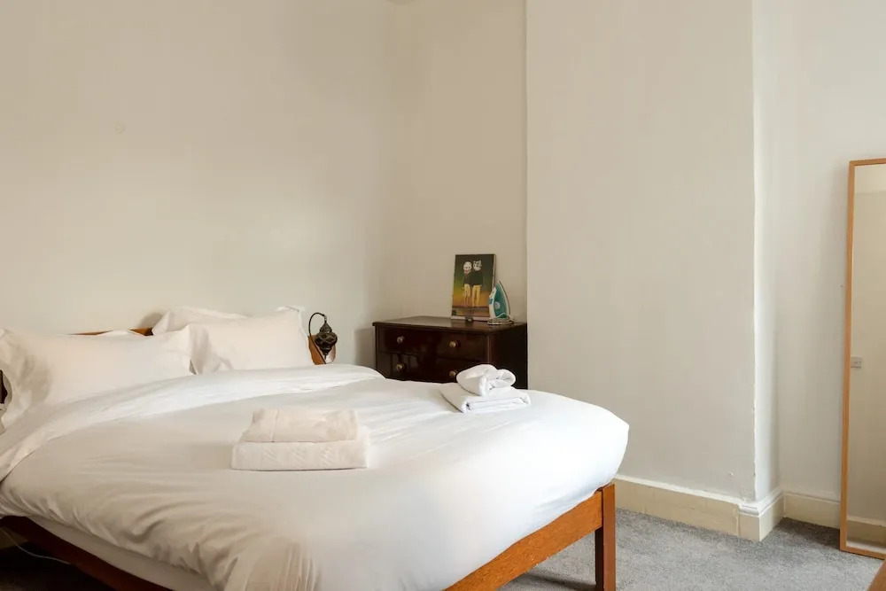 Lovely Home for 2 Near Station
