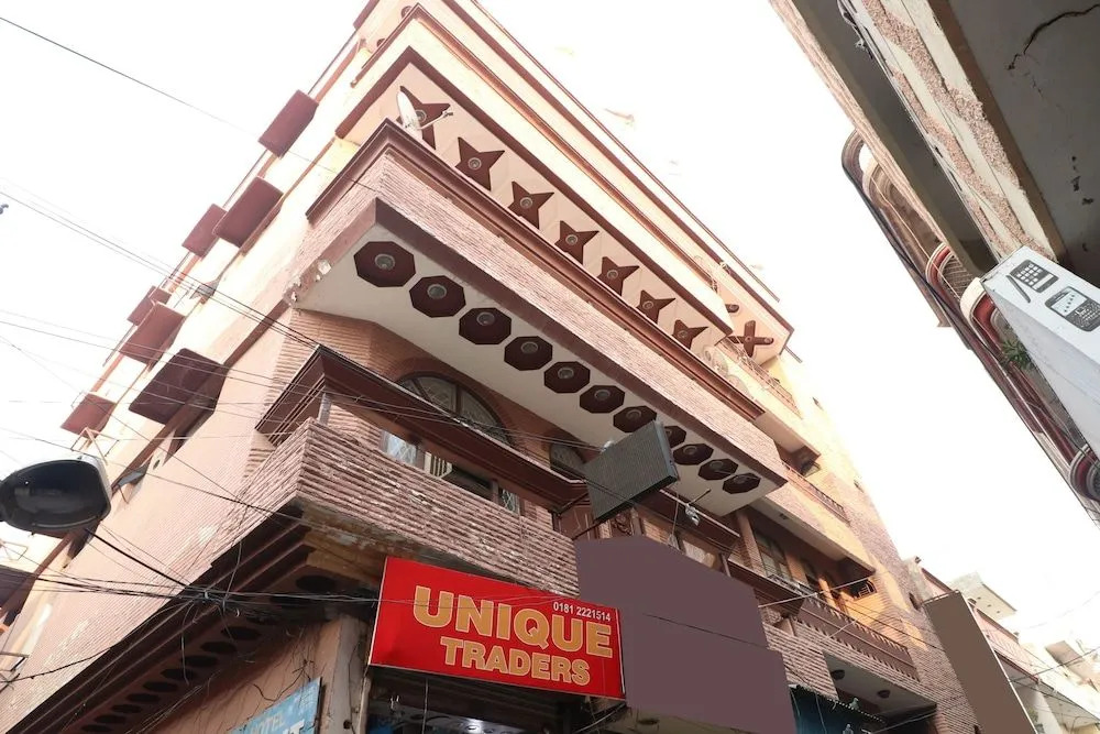 OYO 16098 Hotel Amrit
