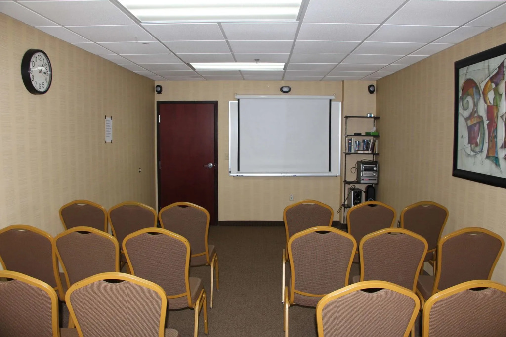 Jamestown inn & Suites