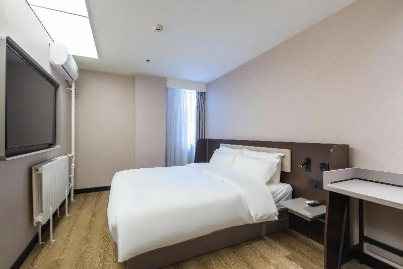Hanting Hotel (Ji'nan Quancheng Square 2)