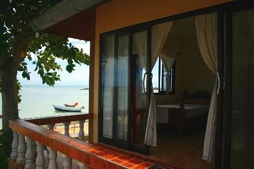 Jungle Hut Bungalows & Hotel