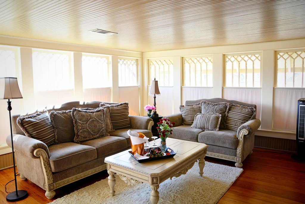 Iron Horse Inn