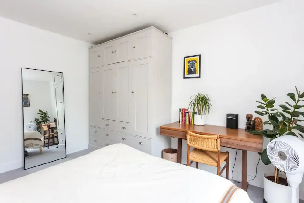 Bright 2 Bedroom Apartment Near Victoria Park