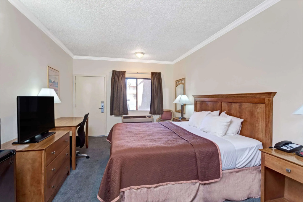 Travelodge by Wyndham Pasadena Central