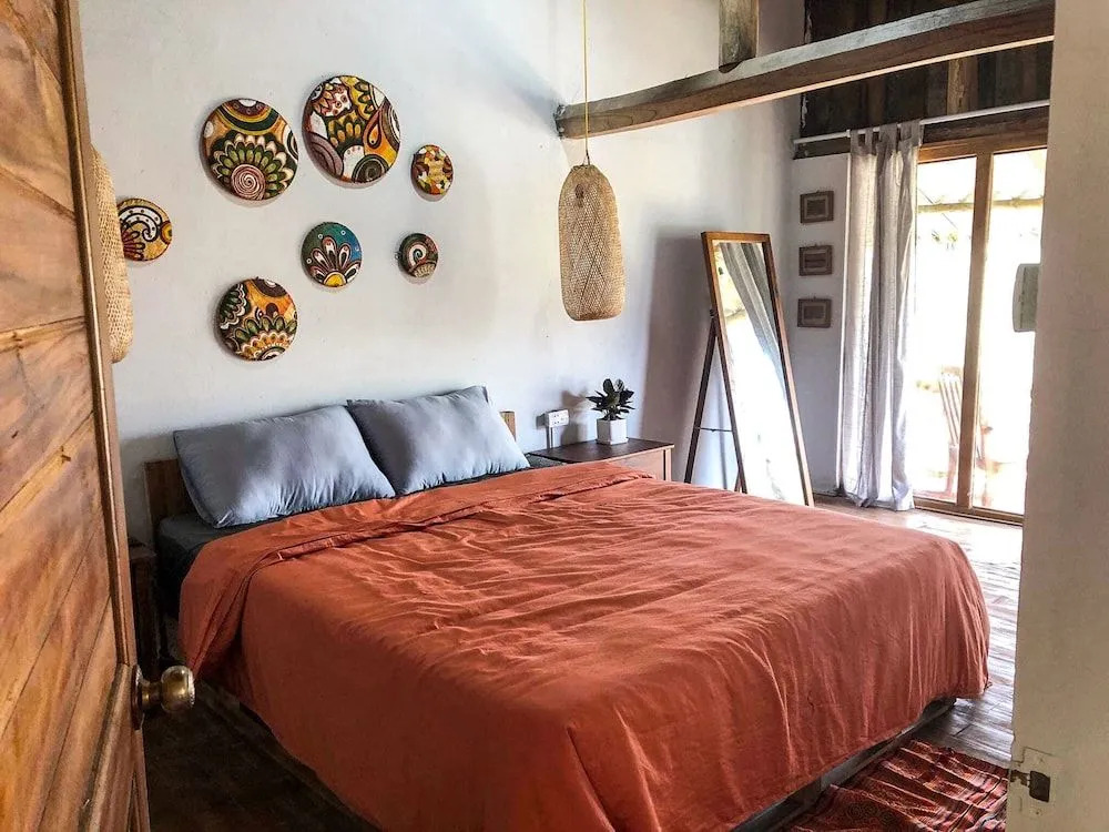 Toce House Tả van