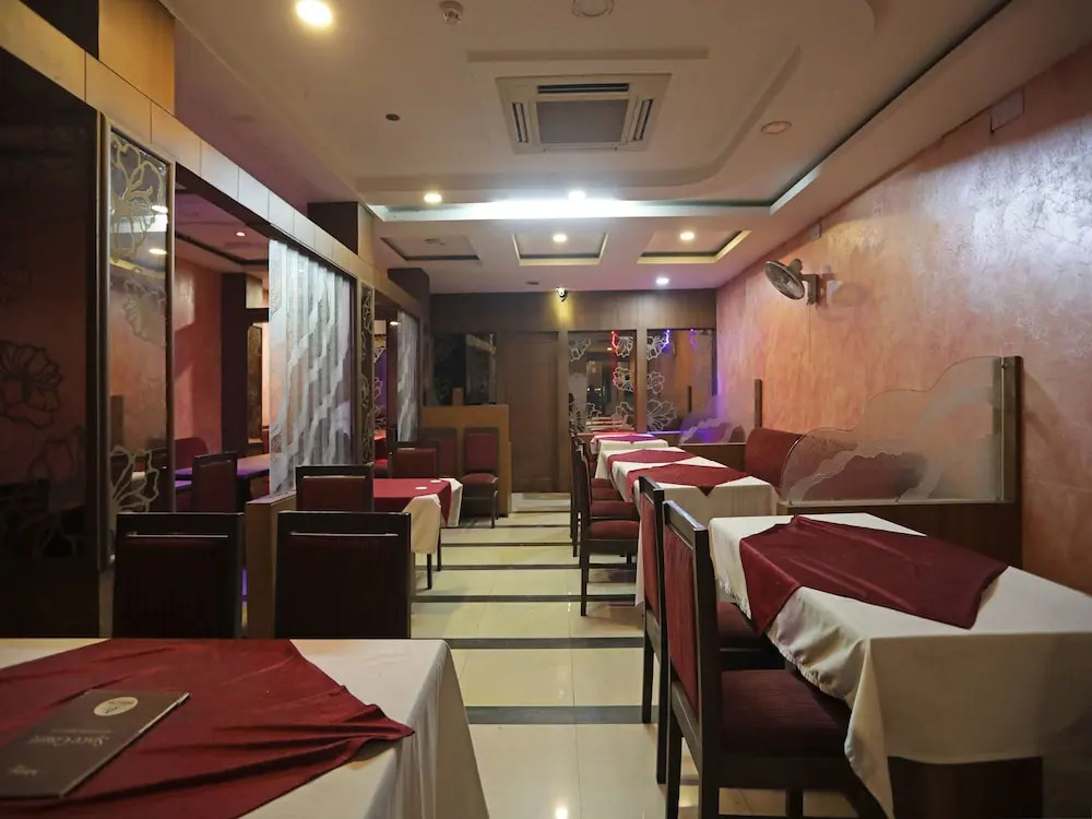 OYO 11061 Hotel Awesome