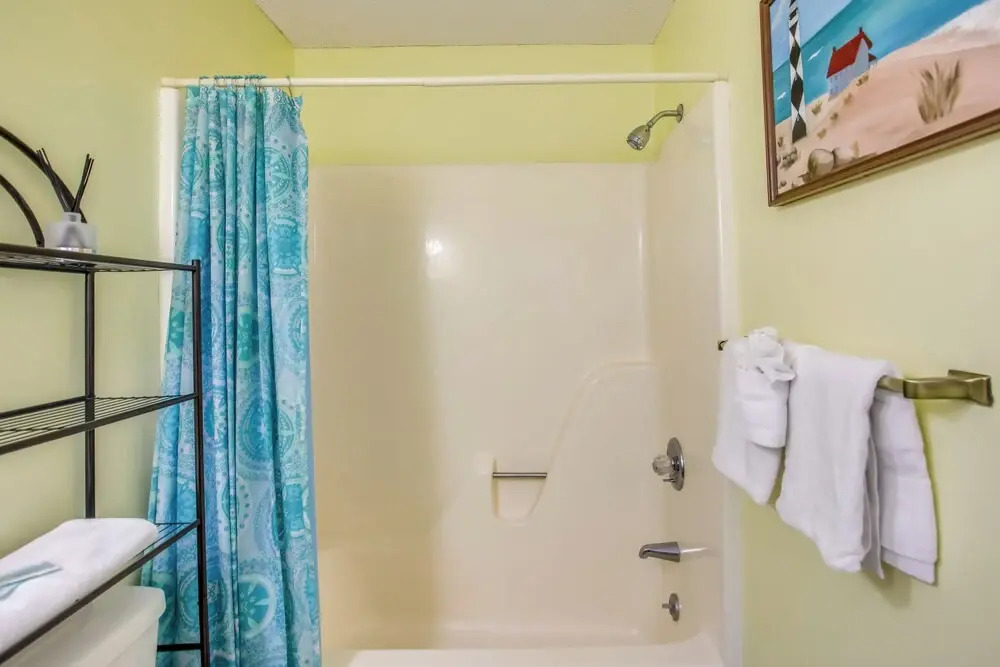 Myrtle Beach Cottage, Walk to Pools + Beach