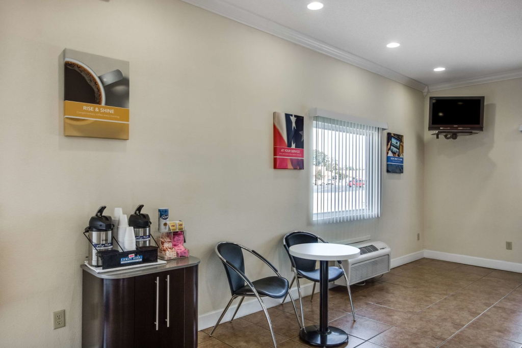 Motel 6-Hinesville, GA