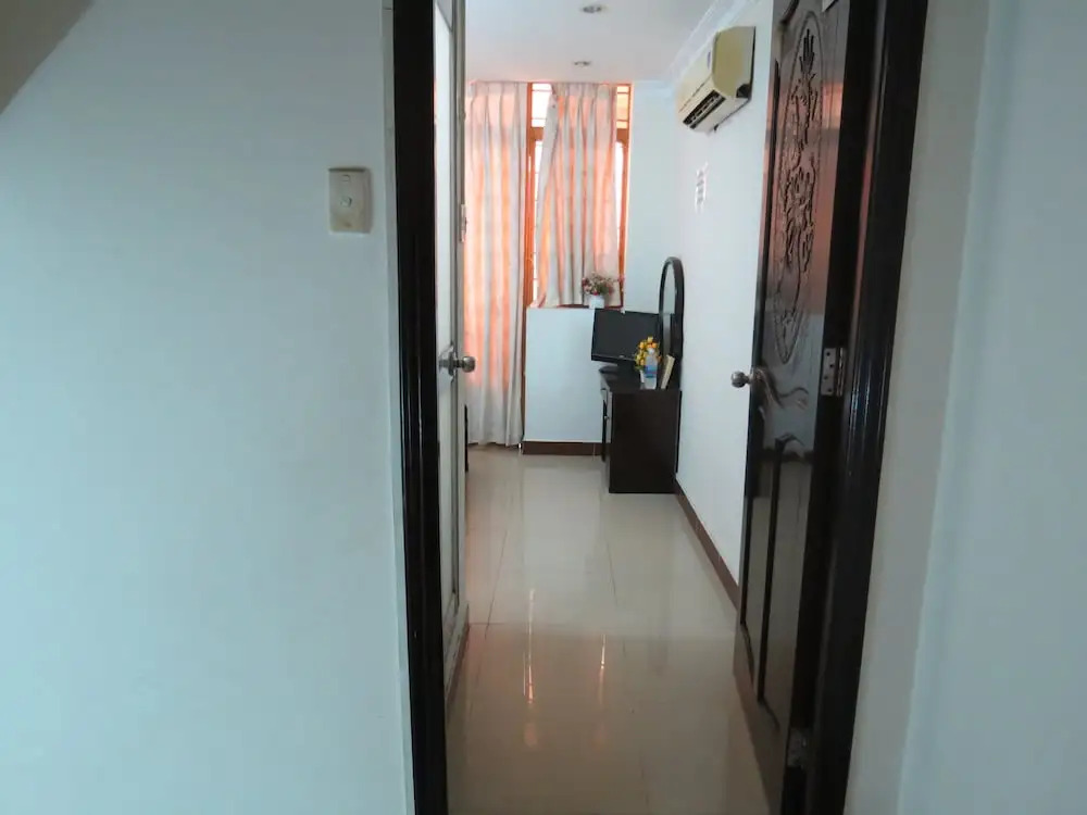 Color Hostel