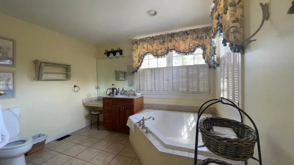 Wayside Inn Bed and Breakfast
