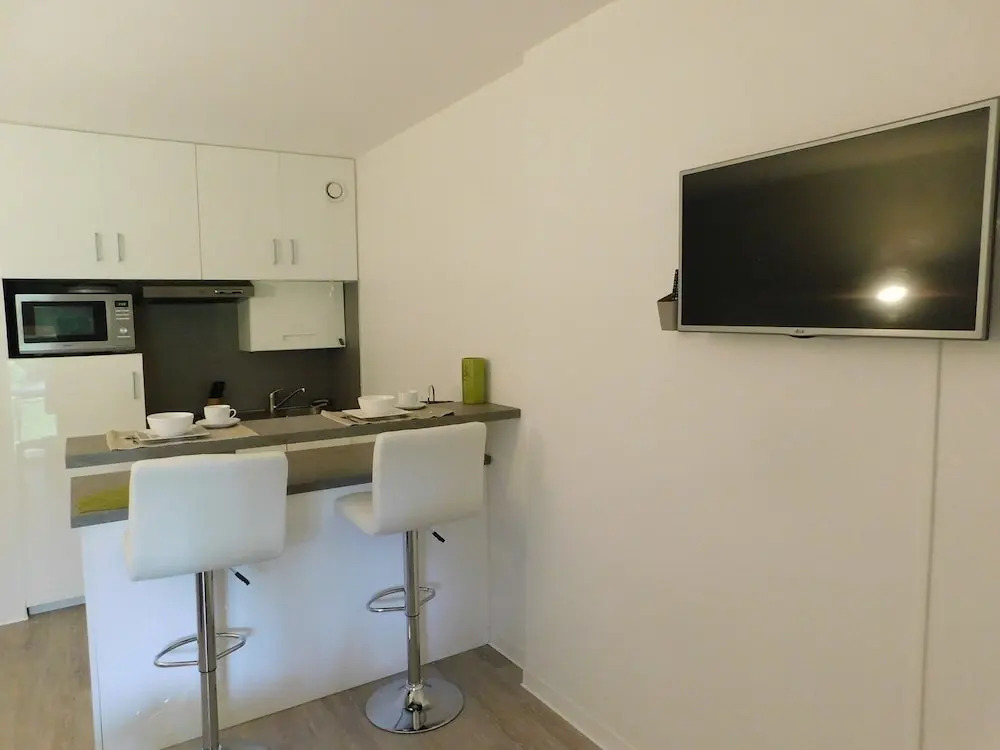 T1, Central Park, climatisation, piscine, parking privé