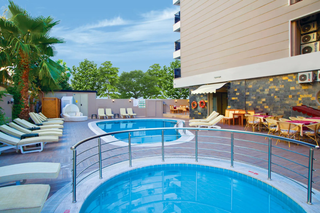 Aurasia Beach Hotel