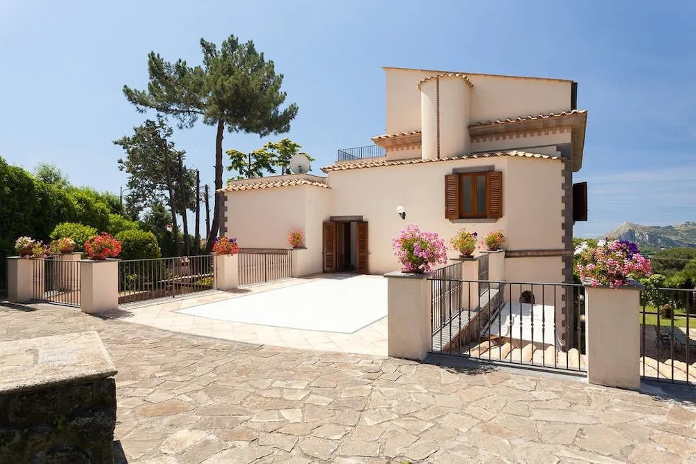 Villa Bronze