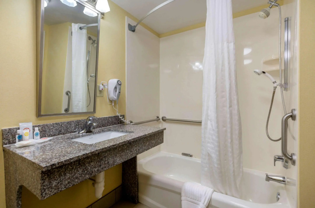 Comfort Inn & Suites Hillsville I-77