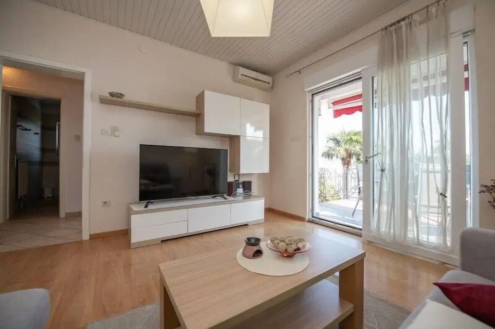 Villa Tomić Apartment Mia near the sea
