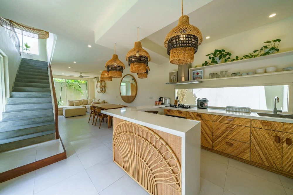 Villa Nestor - New Contemporary 3bd villa next to the Beach