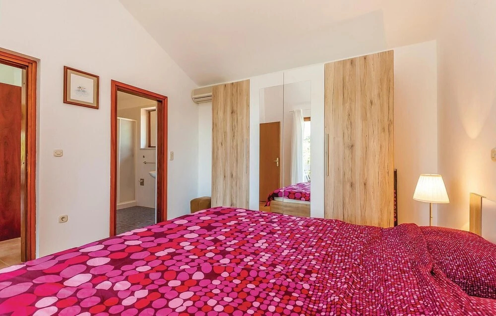 Beautiful Home in Dobrinj With Wifi and 4 Bedrooms
