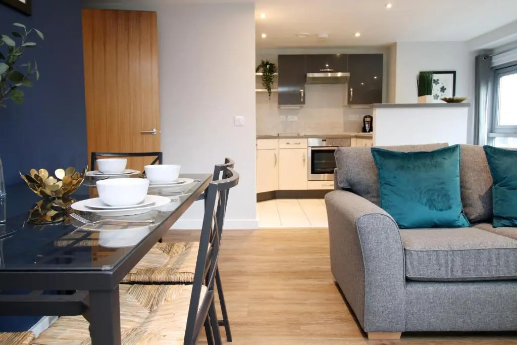 Violet's Corner Luxury Apartment by StayStaycations