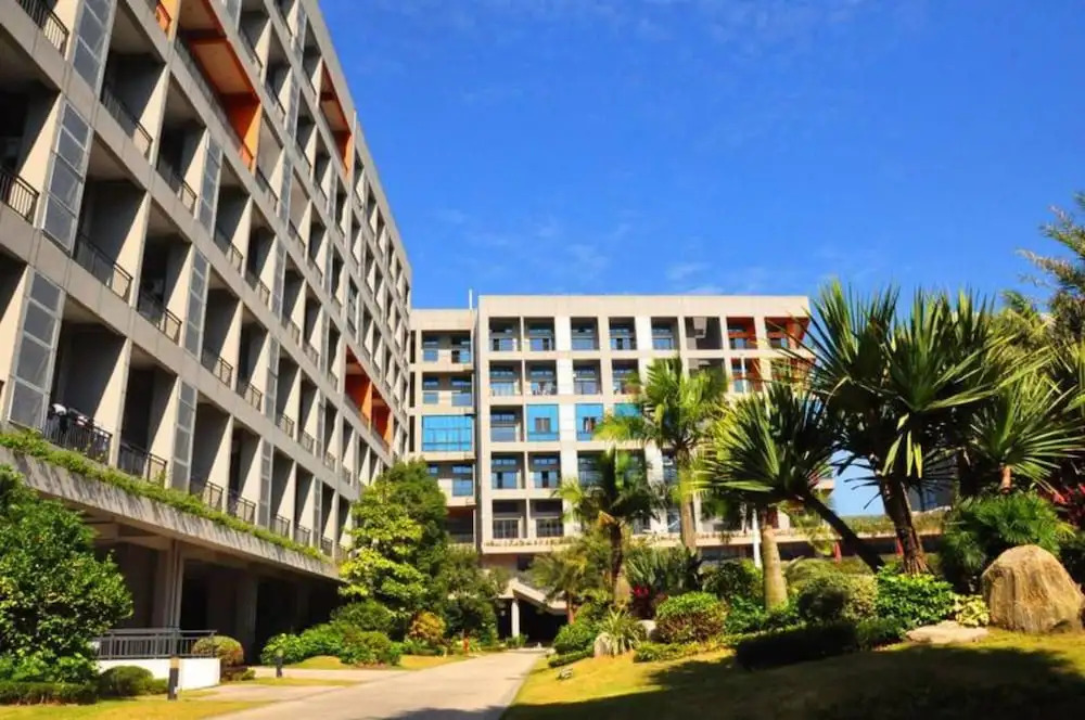 BaiHe International Apartment Hotel