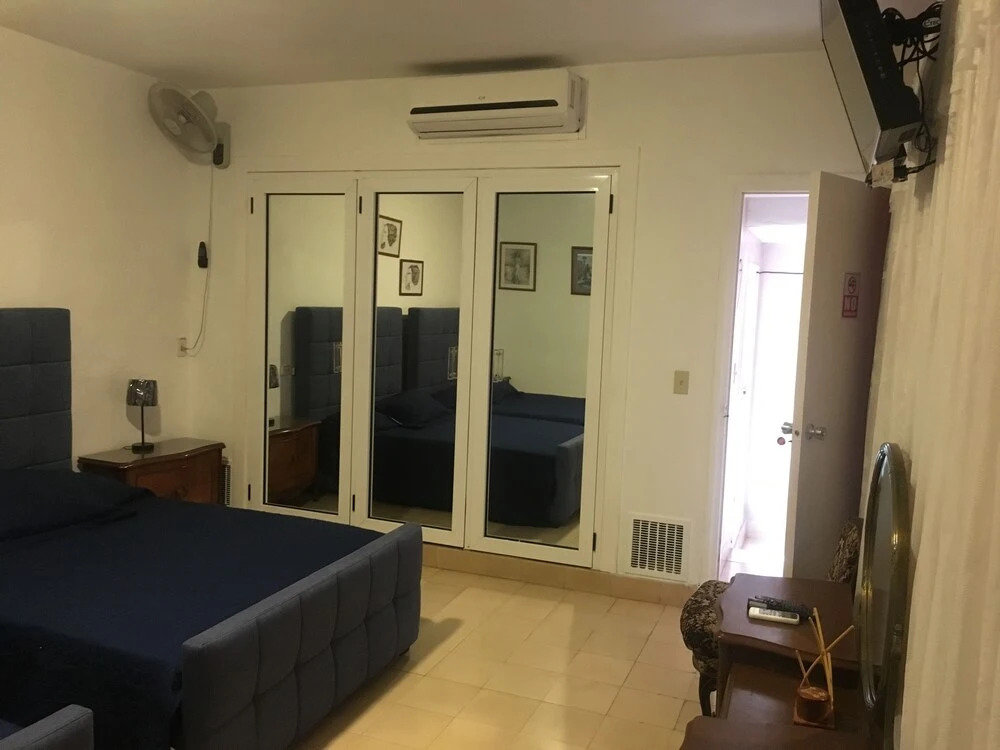 6 Bedrooms Pool Villa