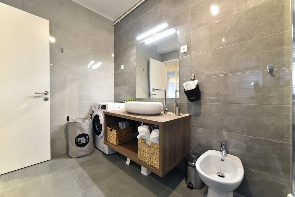 Premium Central Apartment & Room