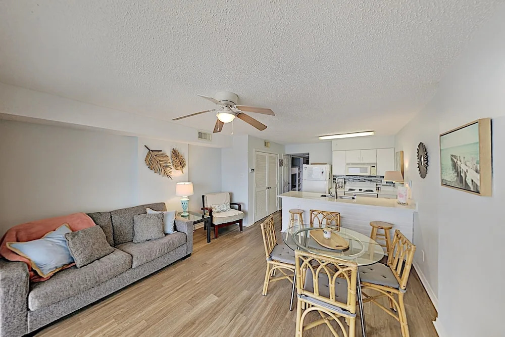 Gulf-front Getaway W/ Pools & Private Balcony 1 Bedroom Condo