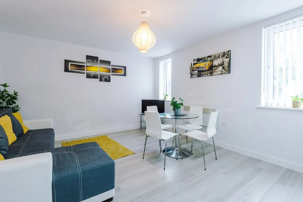 Stunning and Modern 2 Bedroom Apt in Liverpool