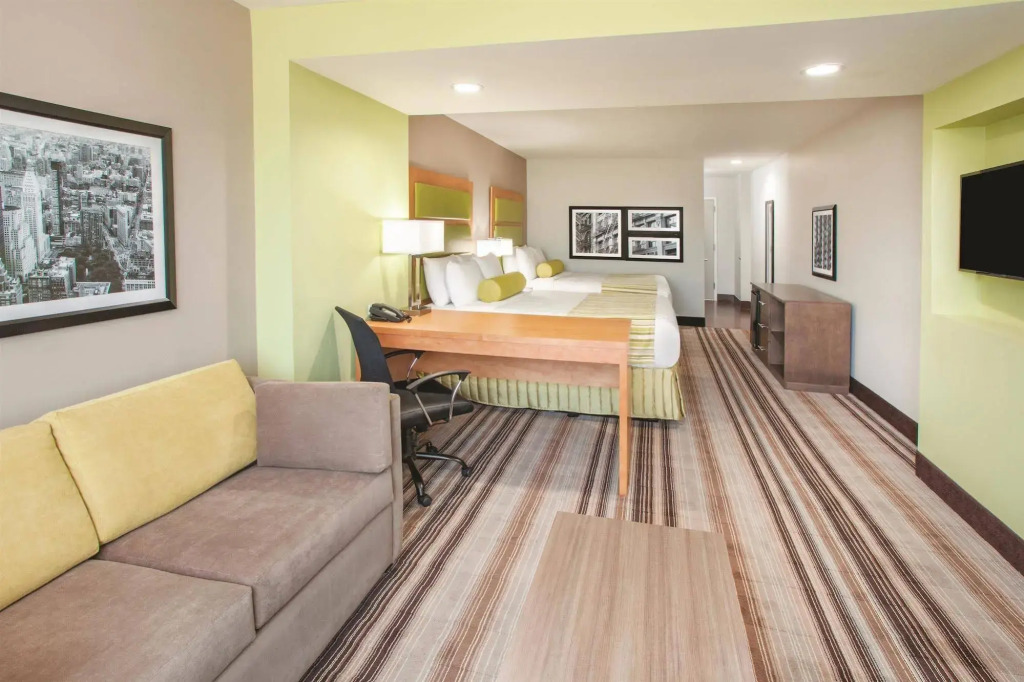 La Quinta Inn & Suites Far Rockaway - JFK Airport