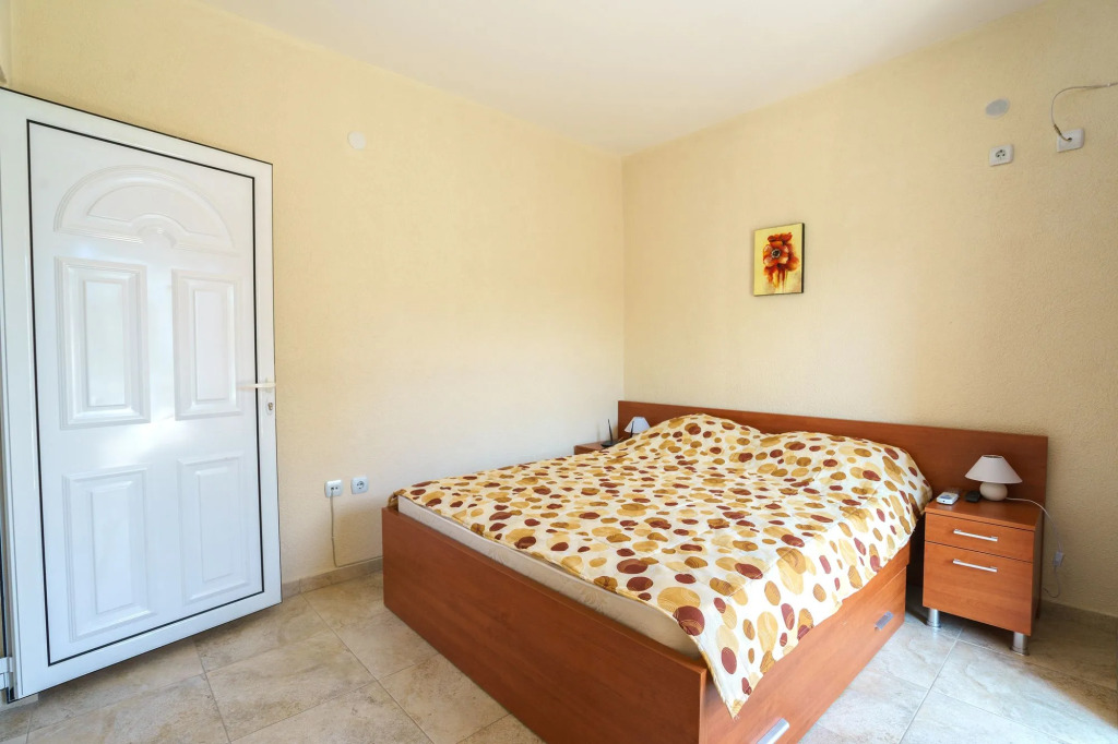 Apartments Lora