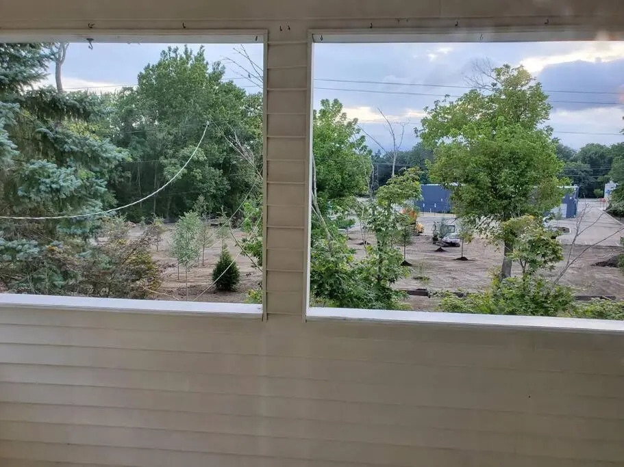 Peaceful private 4 Bedroom Residential Home with hot tub surrounded with serenity and a park like setting