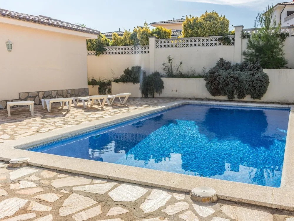Fantastic Holiday Home With Private Swimming Pool, Near the Beach
