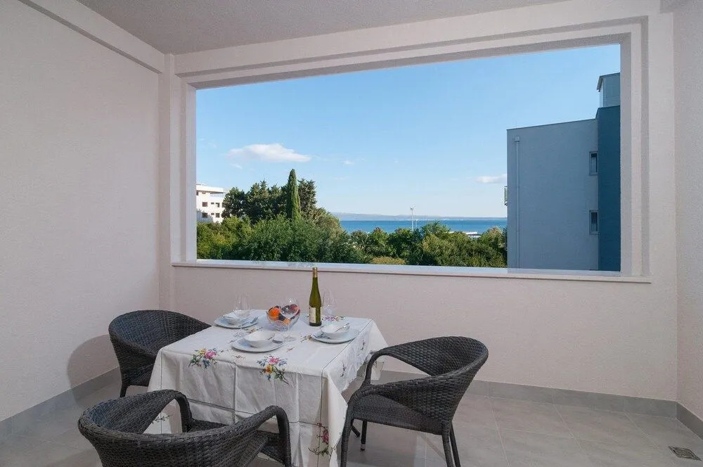 Luxury Rooms Near the Beach1