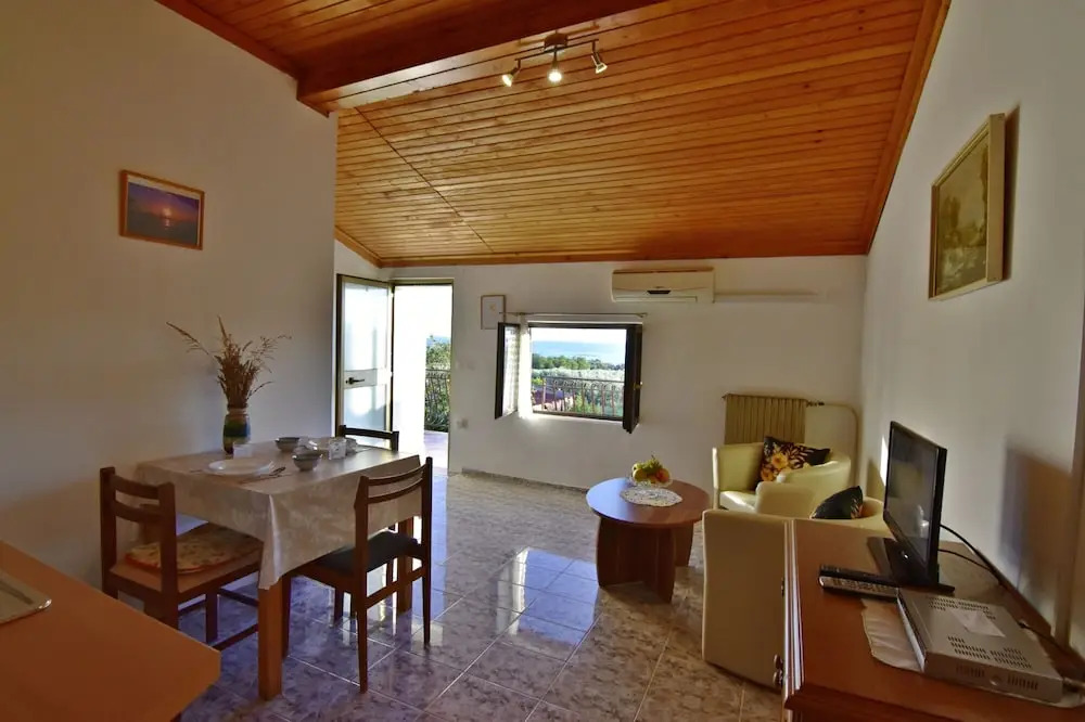 Shared Gardened Accommodation With bbq and sea View