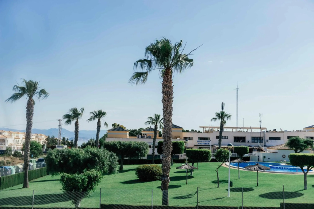 Stunning 2 bedroom apartment with Pool View