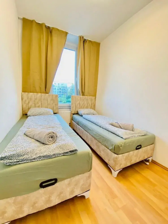 Rooms in Cozy 4BR Shared Apt Central