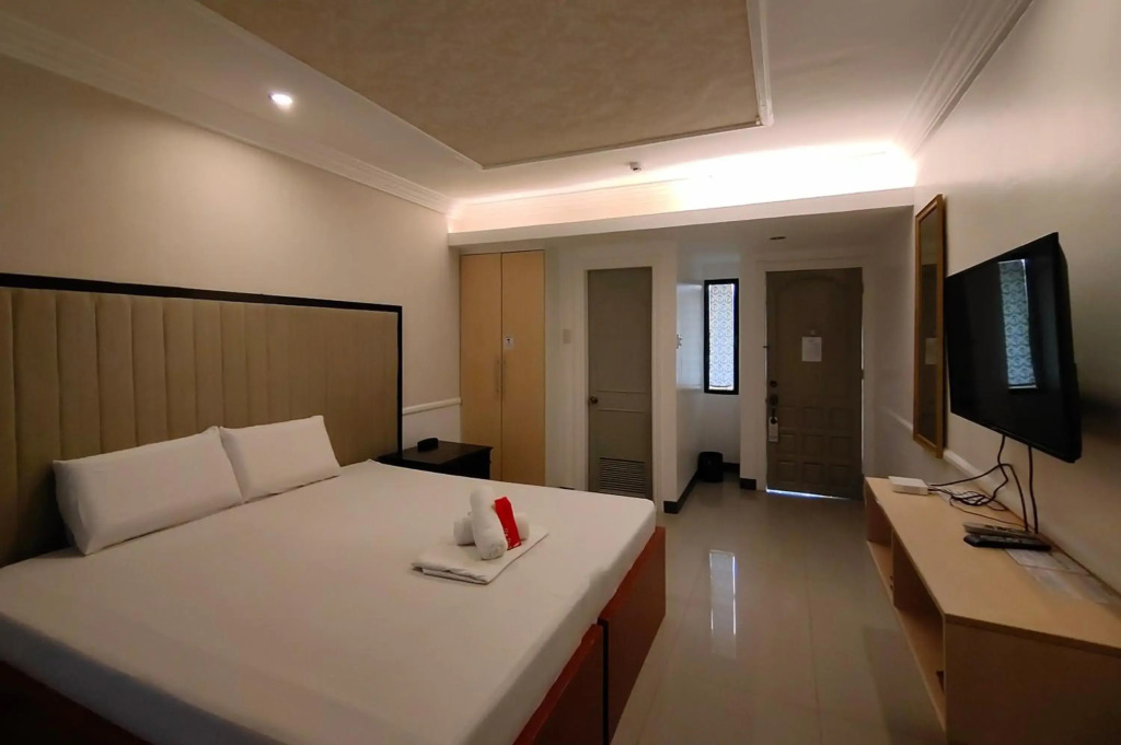 S&M Hotel