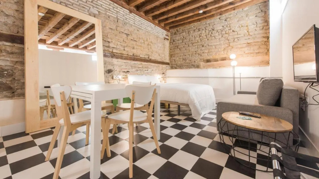 La Casa de la Tuerta by Toledo AP