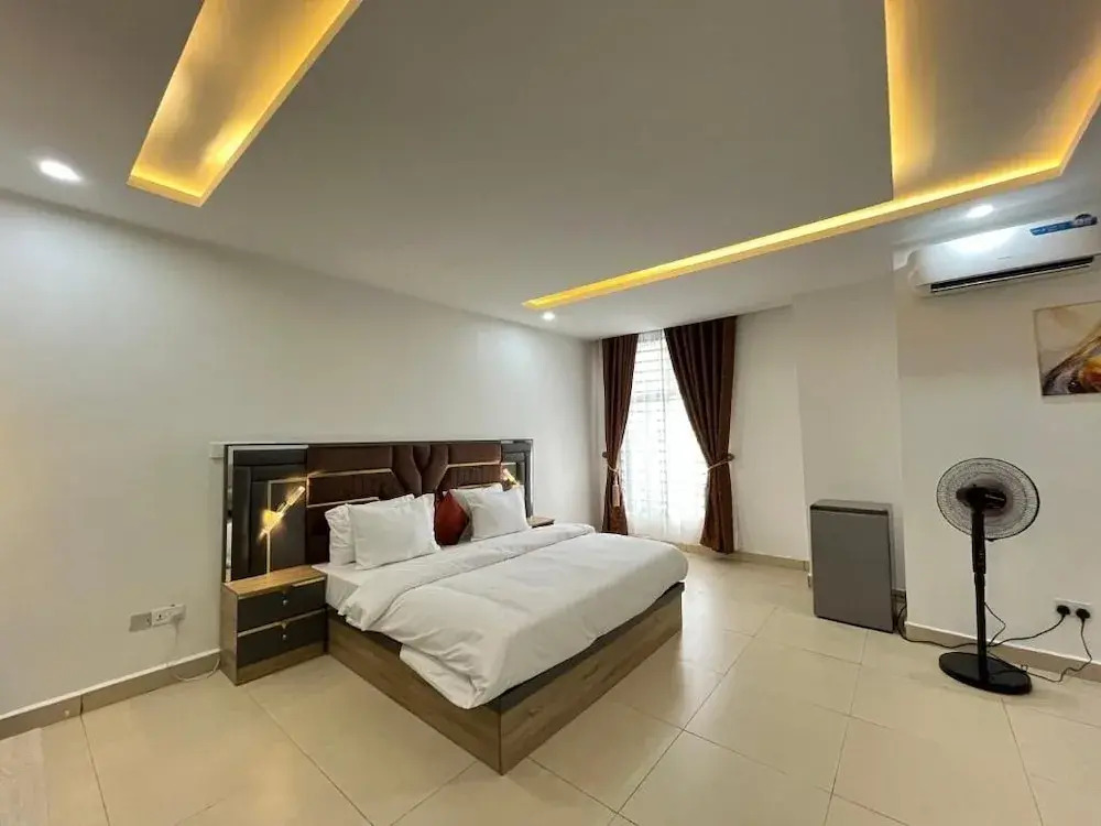 Top Ten Int'l Hotel